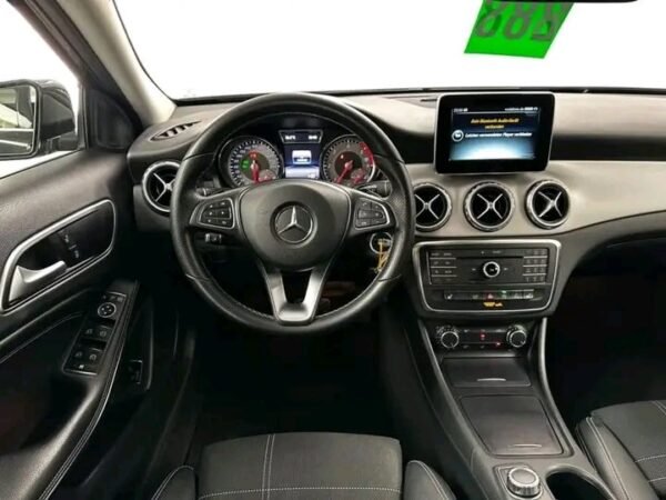 Mercedes-Benz GLA 220d Bi-Xenon – Image 13