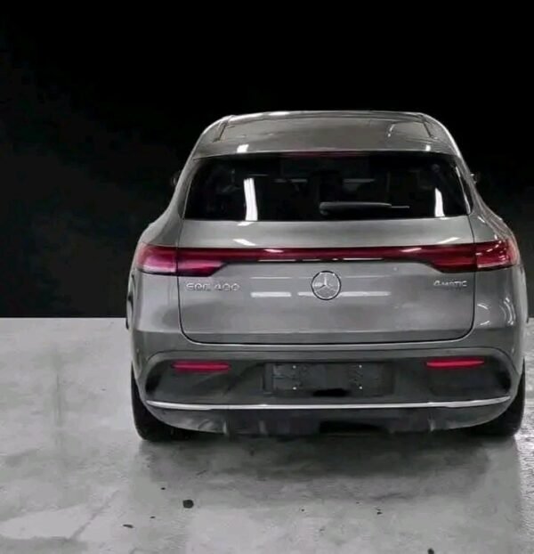 Mercedes-Benz EQC 400 4MATIC AMG – Image 16
