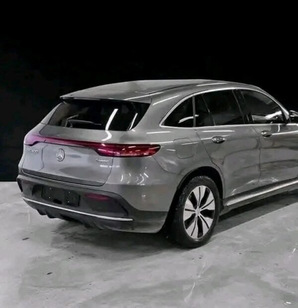 Mercedes-Benz EQC 400 4MATIC AMG – Image 15