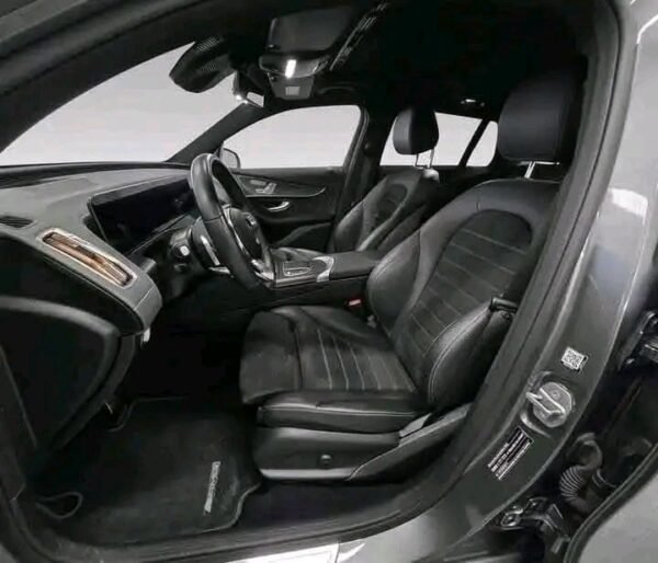Mercedes-Benz EQC 400 4MATIC AMG – Image 9