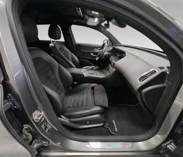 Mercedes-Benz EQC 400 4MATIC AMG – Image 4