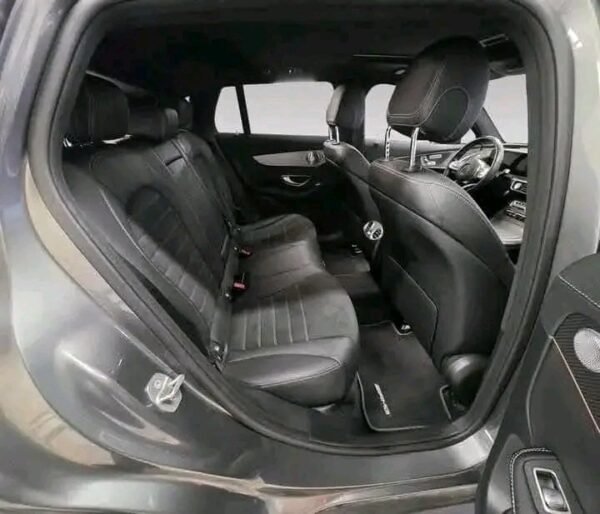 Mercedes-Benz EQC 400 4MATIC AMG – Image 10
