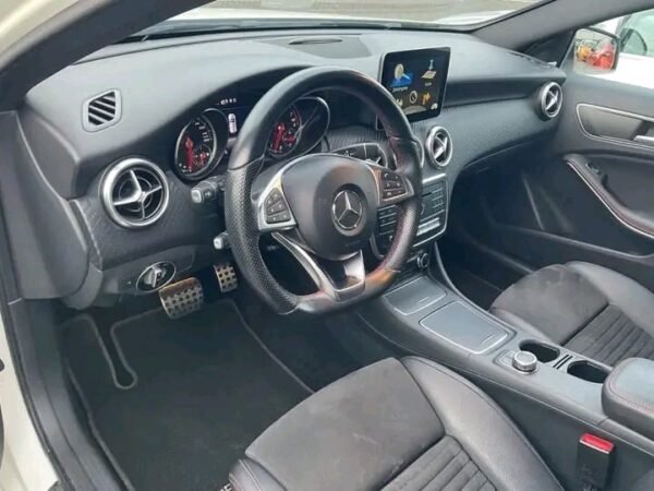 Mercedes-Benz A 200 AMG Line Petrol – Image 4