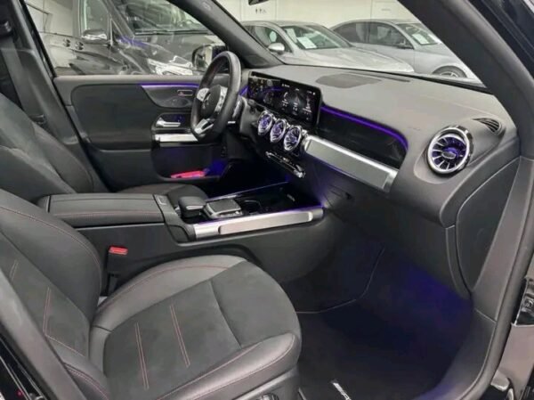 Mercedes-Benz GLB 200 AMG – Image 9