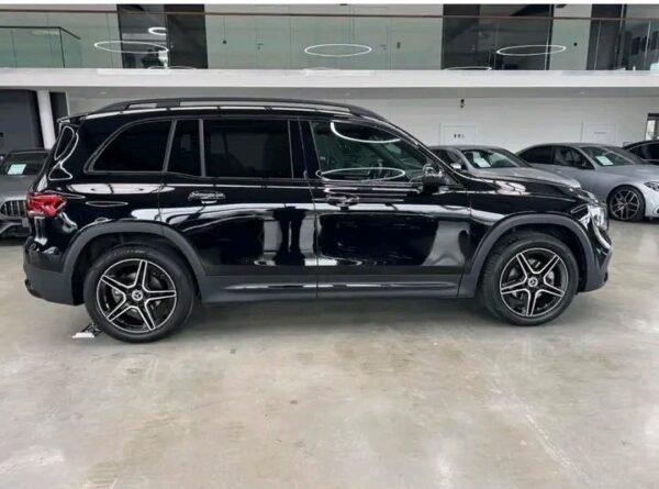 Mercedes-Benz GLB 200 AMG – Image 12