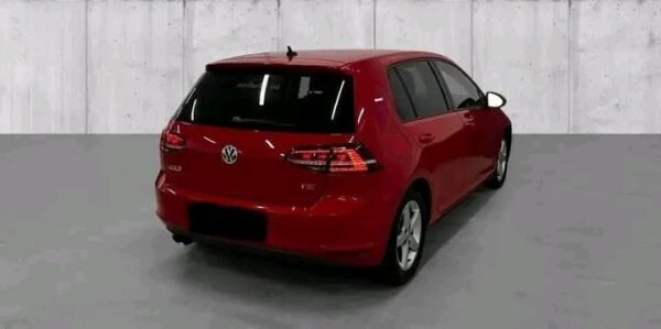 Volkswagen Golf - Image 9