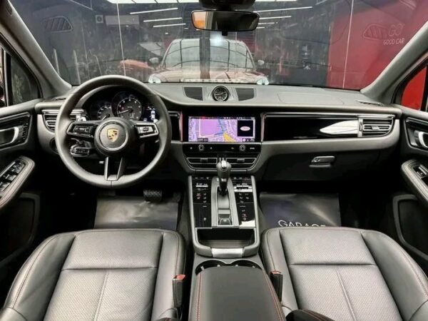 PORSCHE MACAN – Image 2