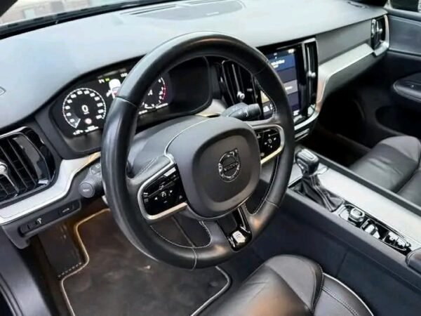 Volvo S60 – Image 9