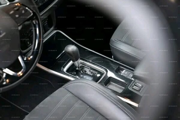 Mitsubishi Outlander – Image 12