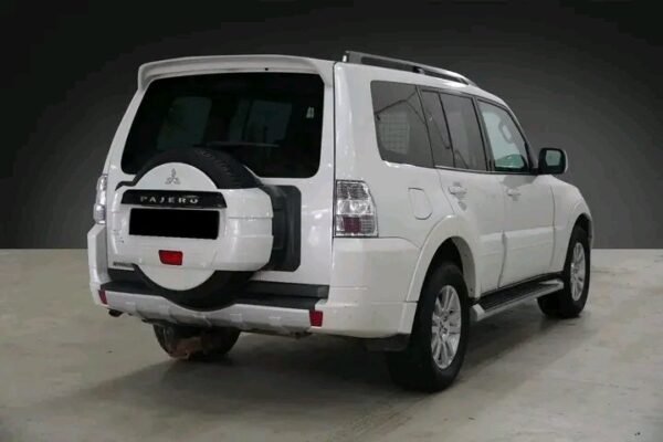 Mitsubishi Pajero - Image 19