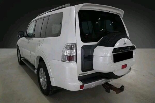 Mitsubishi Pajero - Image 16