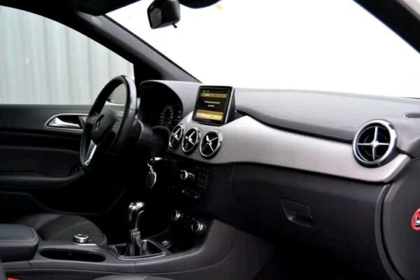 Mercedes-Benz B-Class – Image 25