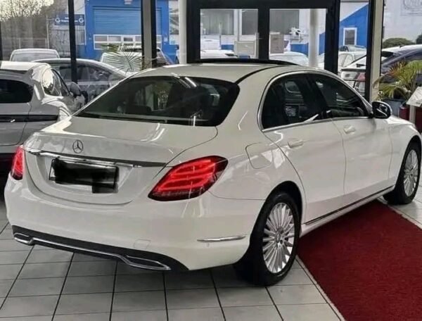 Mercedes-Benz – Image 12