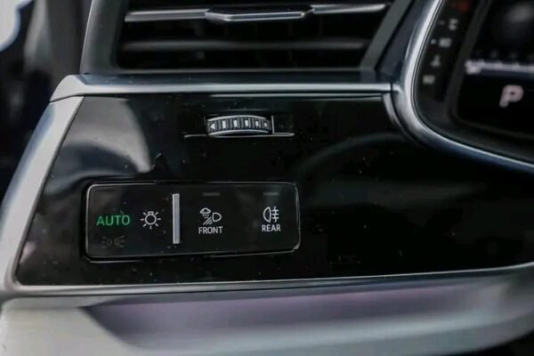 Audi SQ8 – Image 24