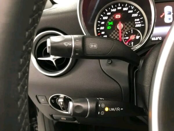 MERCEDES-BENZ SLC – Image 13