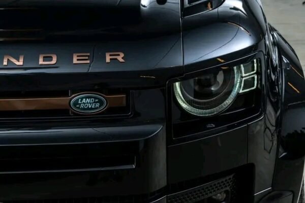 Land Rover Defender – Image 2
