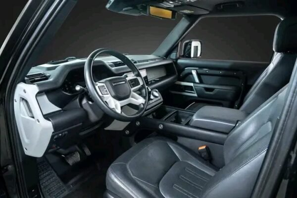 Land Rover Defender – Image 10