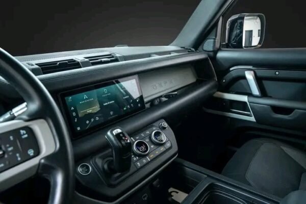 Land Rover Defender – Image 11
