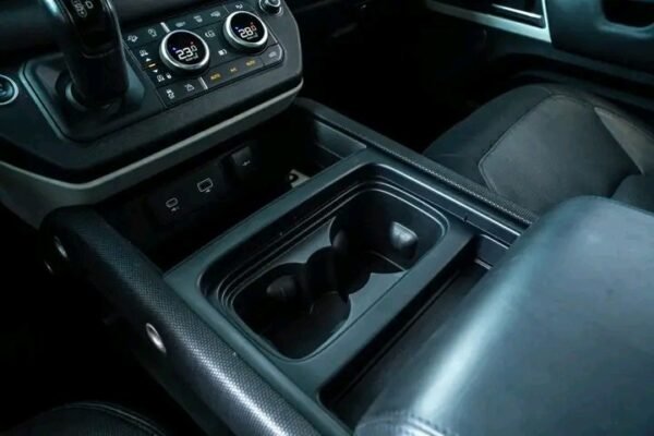 Land Rover Defender – Image 18