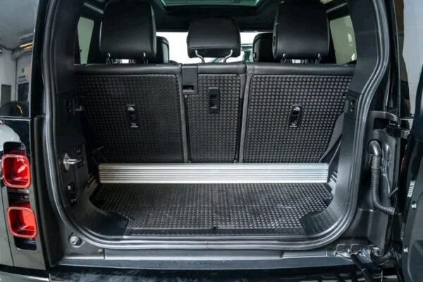 Land Rover Defender – Image 25