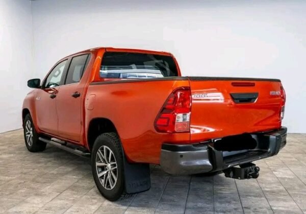 Toyota Hilux – Image 10