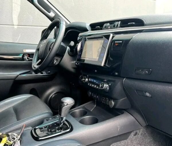 Toyota Hilux – Image 15