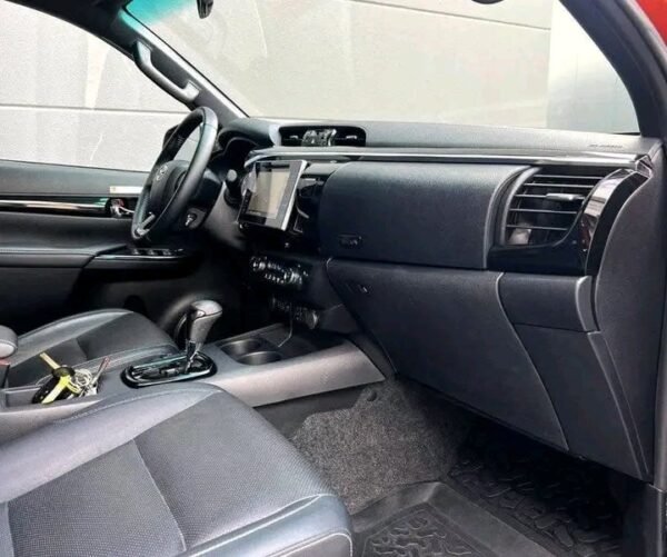 Toyota Hilux – Image 9