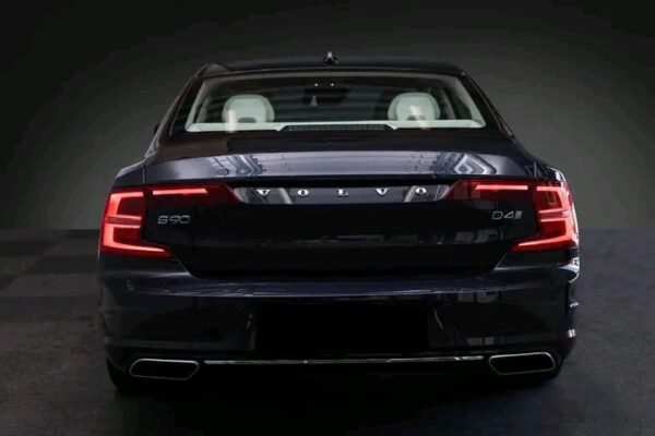 Volvo S90 – Image 19