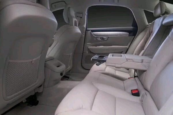 Volvo S90 – Image 37