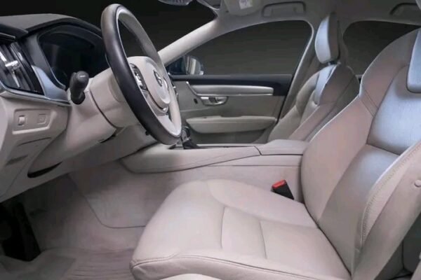Volvo S90 – Image 35