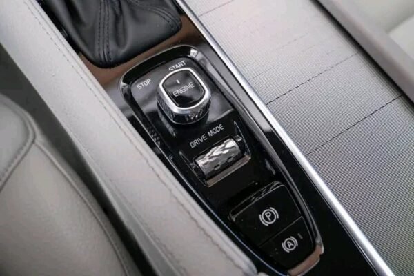 Volvo S90 – Image 18