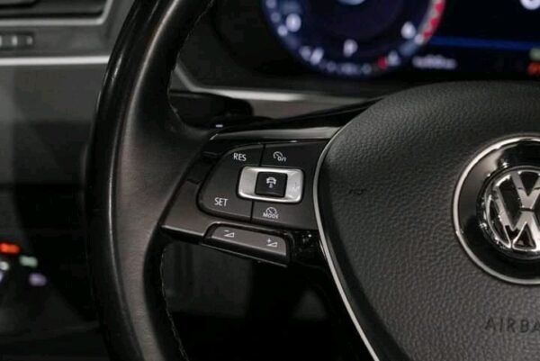 Volkswagen Tiguan – Image 9