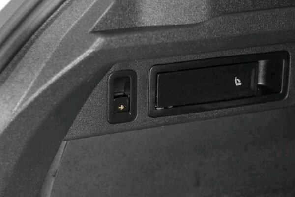 Volkswagen Tiguan – Image 29