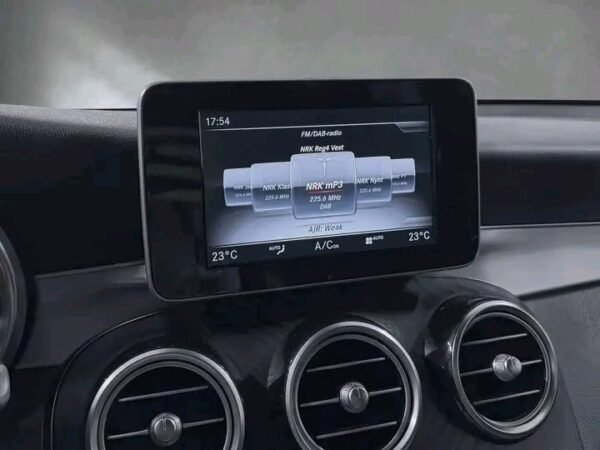 Mercedes-Benz GLC – Image 13