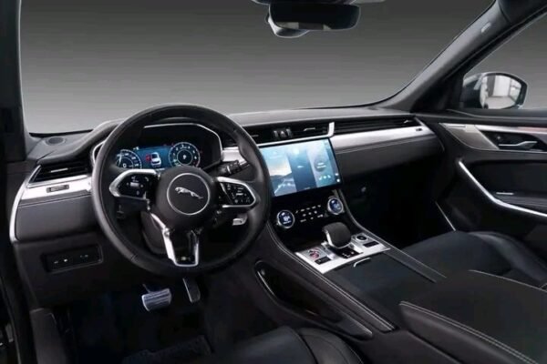 Jaguar F-PACE - Image 15