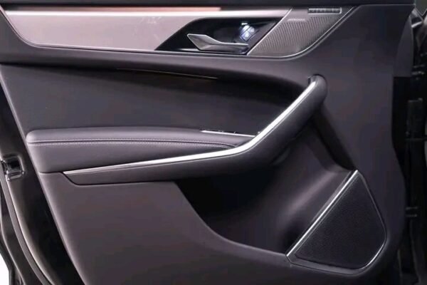 Jaguar F-PACE - Image 16