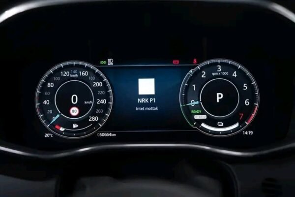 Jaguar F-PACE - Image 14