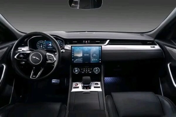 Jaguar F-PACE - Image 7