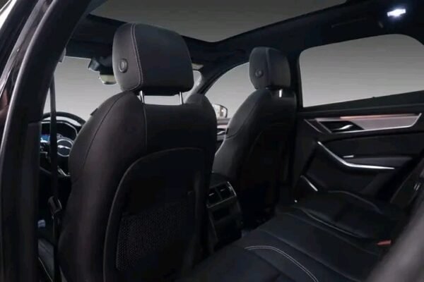 Jaguar F-PACE - Image 13