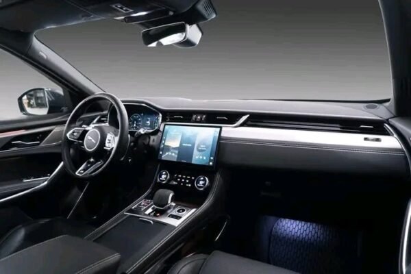 Jaguar F-PACE - Image 10