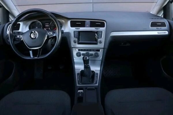 Volkswagen Golf – Image 6