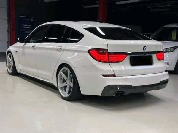 BMW 5 Series – Image 9