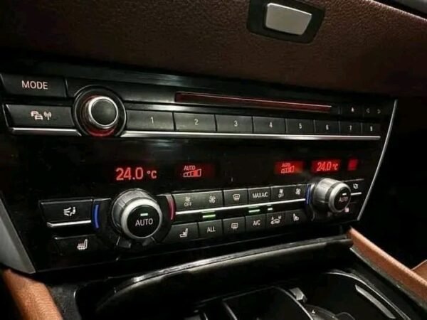 BMW 5 Series – Image 12