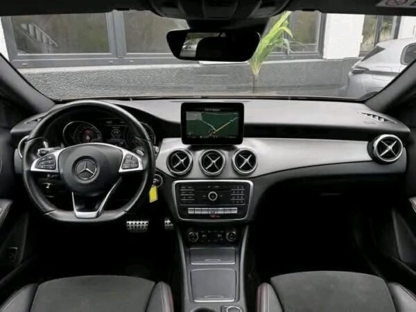 MERCEDES-BENZ GLA 180 – Image 3