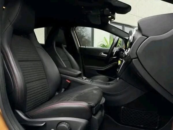 MERCEDES-BENZ GLA 180 – Image 11