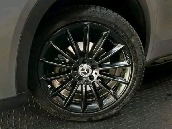 Mercedes-Benz GLA – Image 13