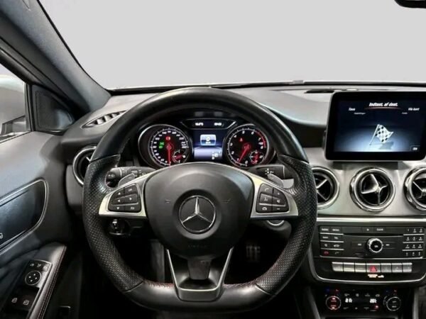 Mercedes-Benz GLA – Image 12