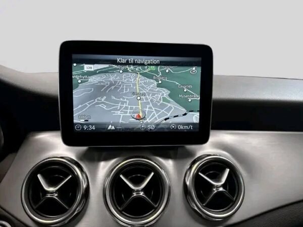Mercedes-Benz GLA – Image 8