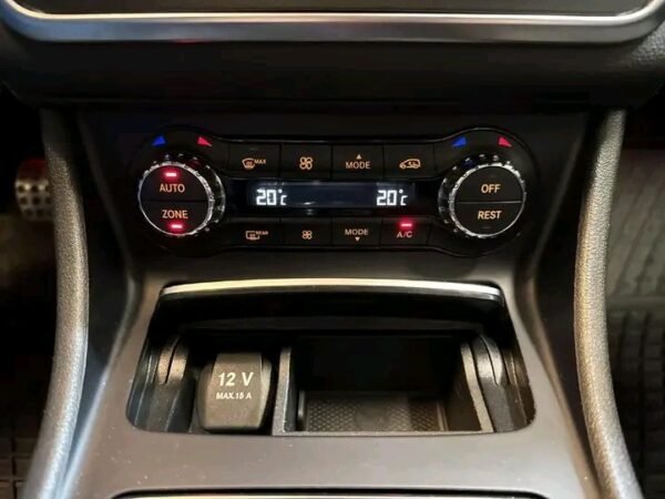 Mercedes-Benz GLA – Image 13