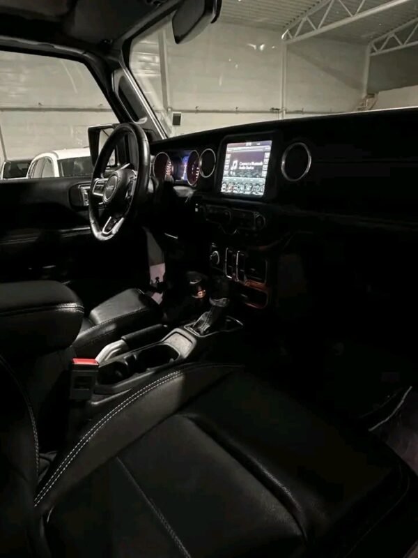 Jeep Wrangler – Image 16